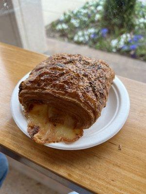 Zaatar & Gruyère croissant