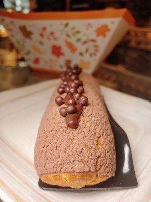 Chocolate eclair