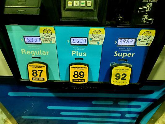 The gas prices with Kama'aina Card as of June 15, 2022.