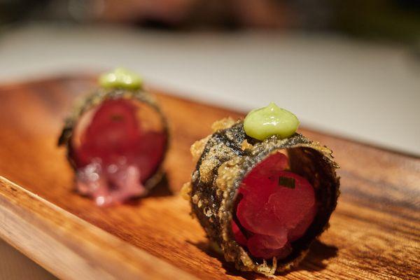 Amuse - Ahi in crispy nori