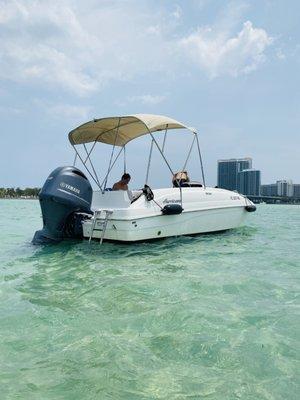 Hurricane boat 18.8ft Yamaha 150 engine for 9-10 people