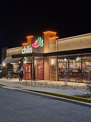 The wonderful outside design of the Chili's Restaurant building.