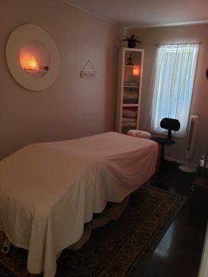 A relaxing and inviting treatment room