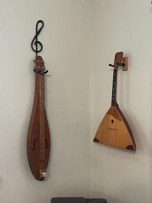 Musical instruments in Parlor