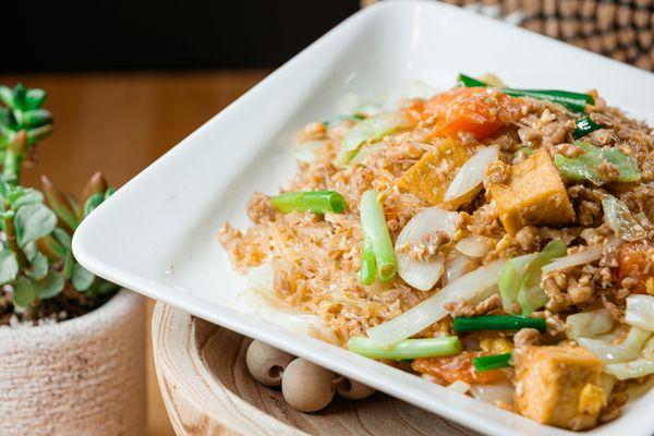 Pad Woon Sen with ground chicken and fried tofu