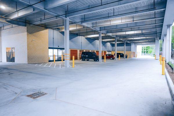 With our covered loading and parking area, you are guarantied to have a convenient moving experience, rain or shine