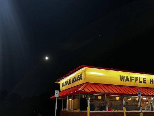 Waffle House full moon pisces