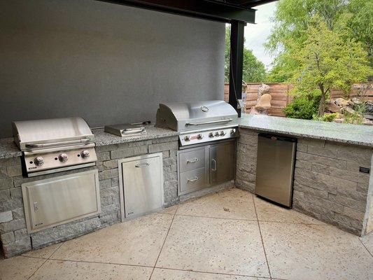 Outdoor kitchen display