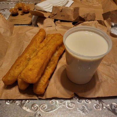 You tiao and soy milk