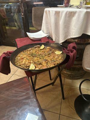 Paella mixta de carne