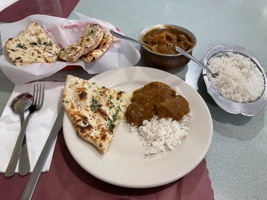 Lamb Vindaloo & Garlic Naan