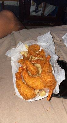 Jumbo shrimp large with fries