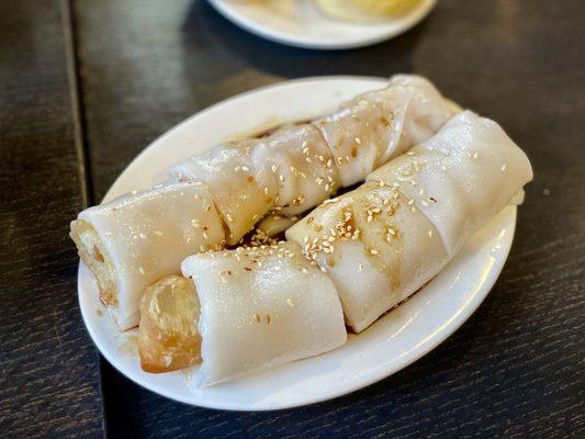 Rice noodle rolls with crispy flour (donut was unfortunately stale-tasting)