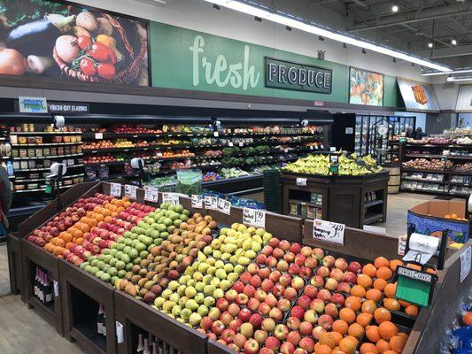 Willie's Produce features the freshest fruits and vegetables you'll find in the area! Cut flowers and fruit baskets are also available.