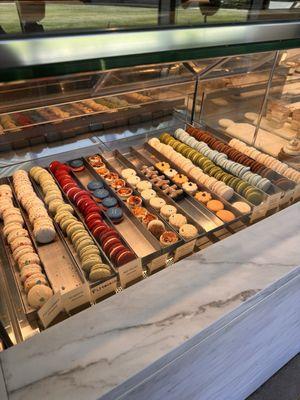 Macarons Display Case