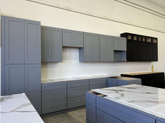 Gray shaker kitchen Cabinets