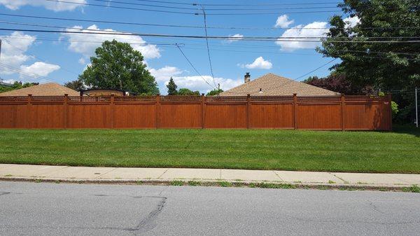 Sierra Color Stained Western Red Cedar Privacy Fence with Trellis Topper