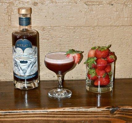 Delicious non alcoholic cocktail featuring Melati Classic and strawberries!