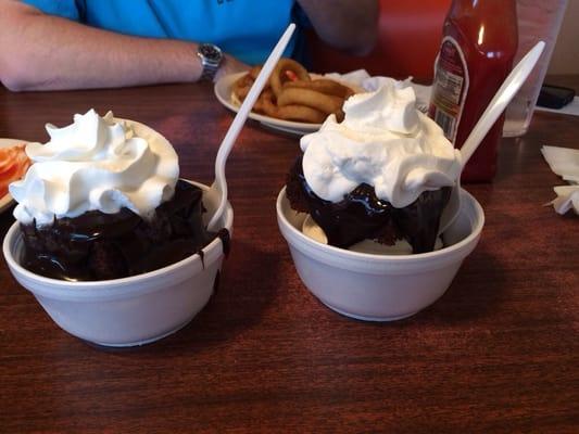 Hot fudge cakes