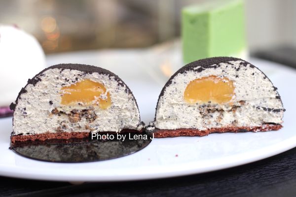 Black Sesame Passionfruit Petit Gateau ($8.95) - black sesame flavor isn't strong, gets overwhelmed by passionfruit caramel. A bit too sweet