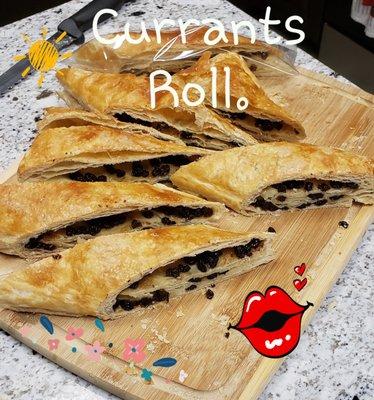 Currants roll, a light puff pastry wrapped with currants, one of the simple pleasures with a cup of tea, contains wheat.