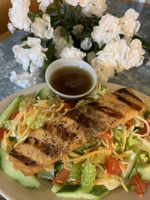 Delicious, Healthy Side Salad with Grilled Salmon!