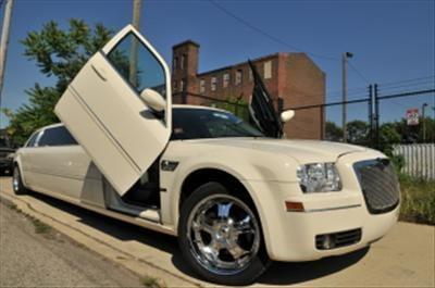 10 passenger Chrysler 300 Limo