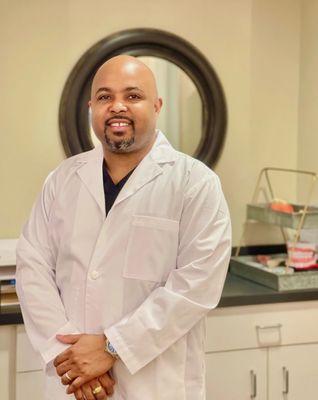 Dr. Travis Thomas
General Dentist