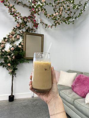 photo corner & vanilla iced latte