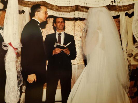 Rabbi Andrew Straus performs a wedding at Temple Emanuel in May, 1999.