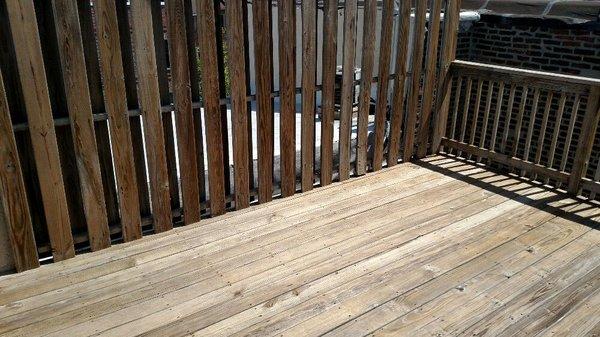 Deck cleaned & Sealed : Queen Village