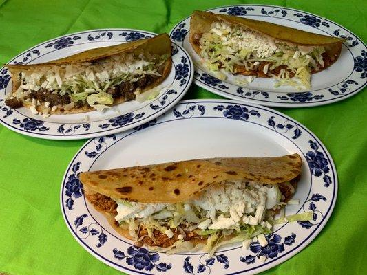 Deliciosas quesadillas de carne asada, suadero , chicharrón, pastor, tinga de pollo, birria .