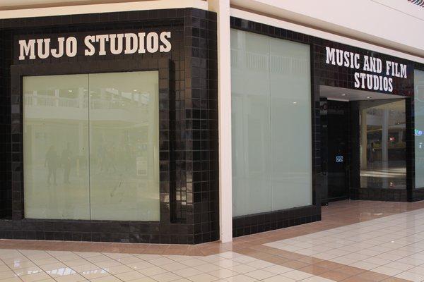 MujoStudios 9729552383 Music&FilmStudios RecordMixMaster MusicVideos PhotoShoots GuitarLessons Drum&PianoLessons DJ&LightingServices