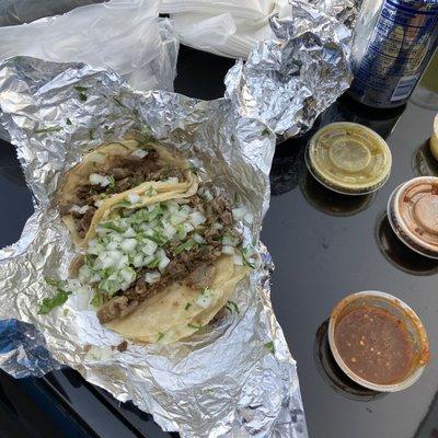 Tacos de Carne con todo (Cilantro y Cebolla)