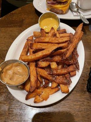 JK Chips with Garlic Aioli dipping sauce & curry dipping sauce