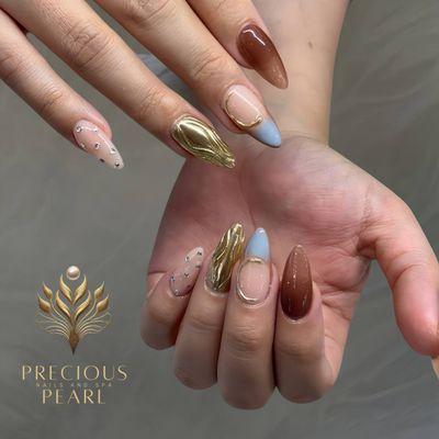 Turn your nails into a masterpiece with our stunning custom designs! 
Book your session now!