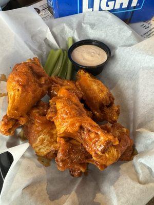 Buffalo wings well done with sriracha ranch