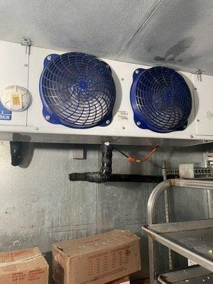 Comertial walk in fridge evaporator