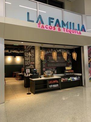 Restaurant La Familia Front