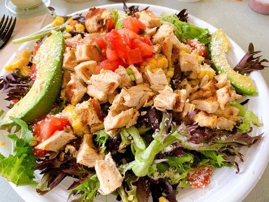 Garden chicken salad with mixed greens... consistently good! Super fresh and tasty.