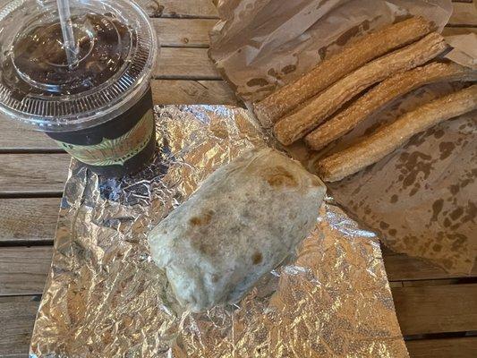 Diet soda, La Tinga De Pollo Burrito, Churros