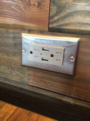 Helpful power outlets at the tables