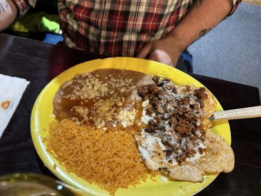 Choripollo with rice and beans