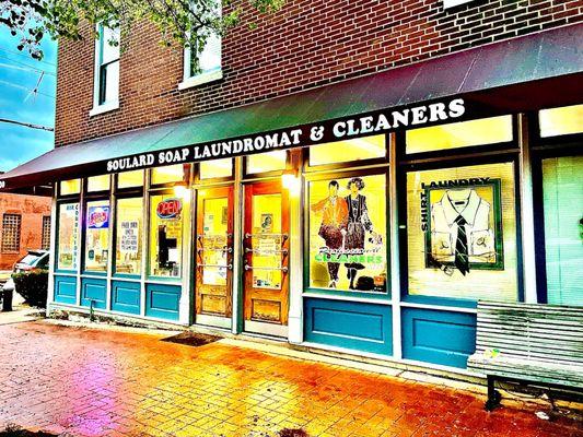 Front entrance to the best laundromat in STL!