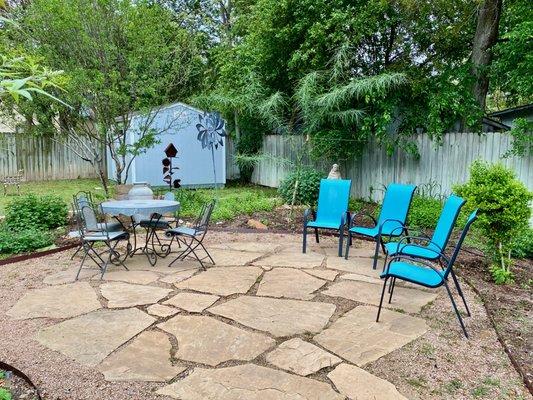 Shared garden area at the Comal Inn