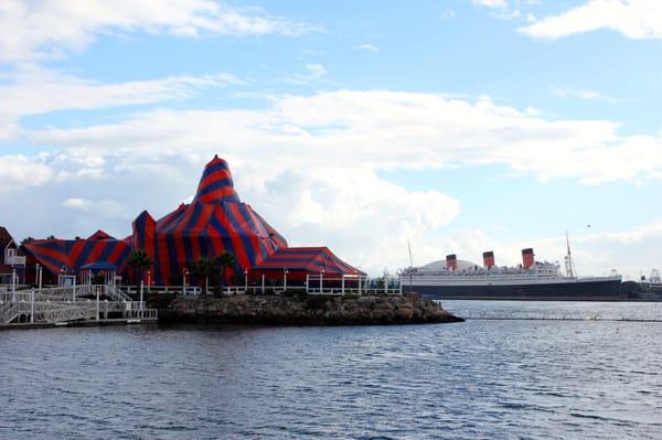 We think The Queen Mary is a little jealous that Parkers' Light House is being fumigated for drywood termites. (Long Beach, CA)