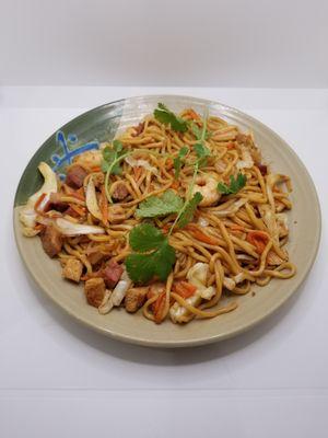 House lo mein [chicken, pork and shrimp]