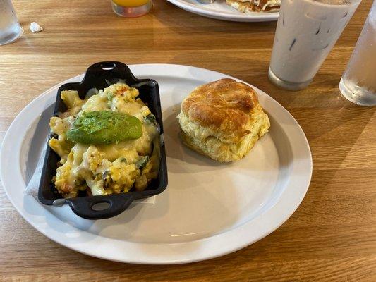 Yardwork skillet w/biscuit