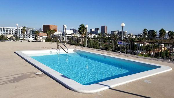 Beverly hills apartment pool