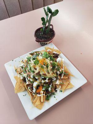 Nachos de Asada, pollo, carnitas o pastor... $7.99